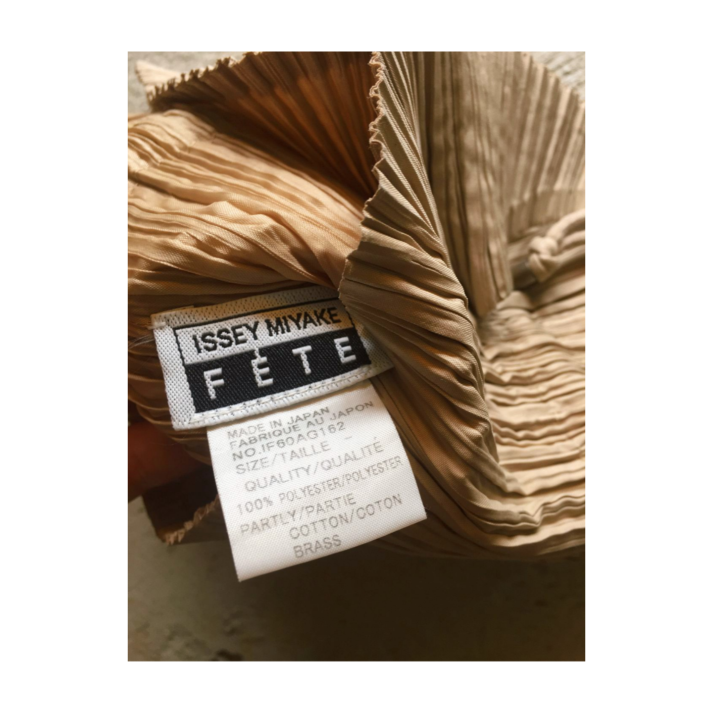 Fete ISSEY MIYAKE pleated drawstring purse
